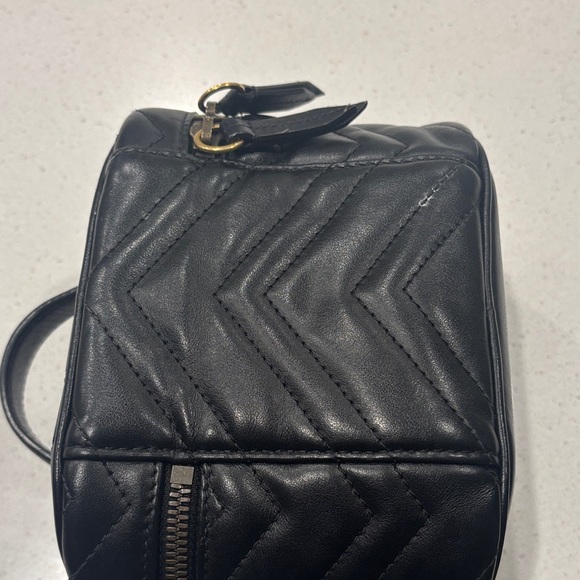 Gucci Black Quilted Vanity Bag with Gold Logo - Picture 4 of 11